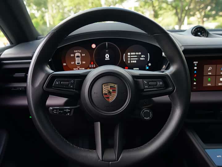 Фото 10 - Porsche Macan EV