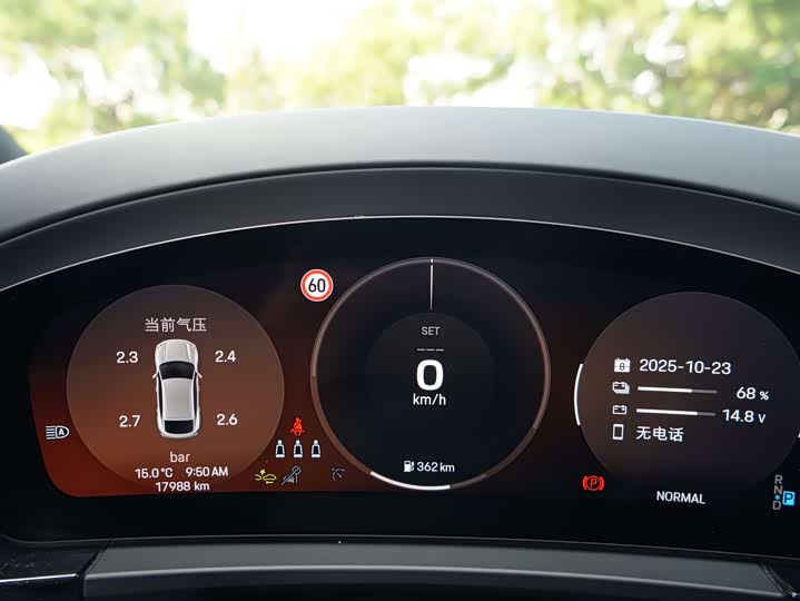 Фото 14 - Porsche Macan EV