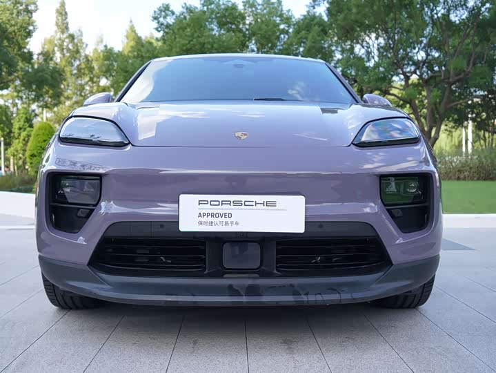 Фото 2 - Porsche Macan EV