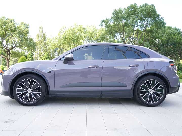 Фото 3 - Porsche Macan EV