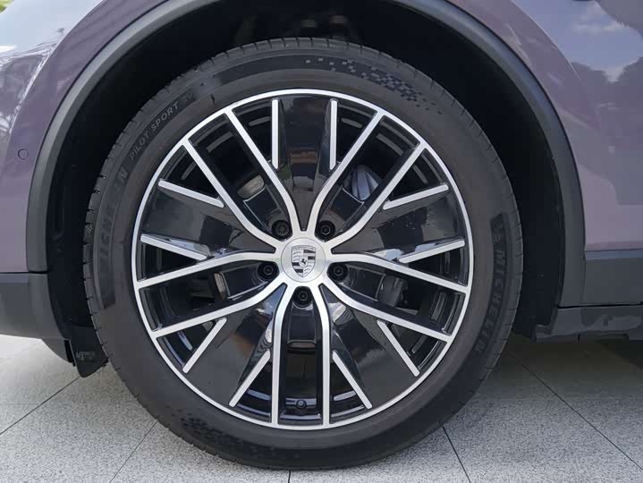 Фото 4 - Porsche Macan EV