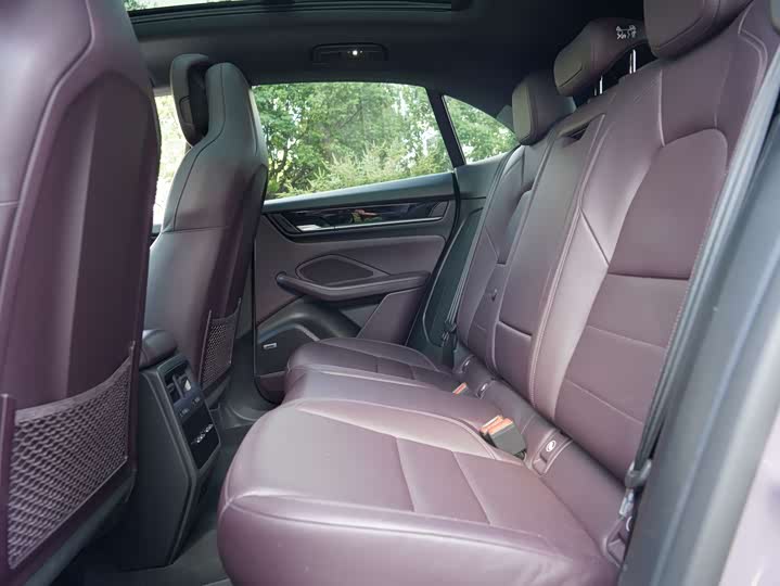 Фото 7 - Porsche Macan EV