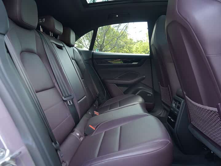 Фото 8 - Porsche Macan EV