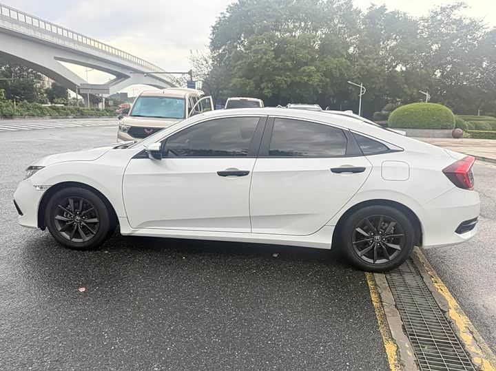 Фото 4 - Honda Civic