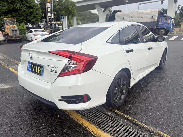 Фото 5 - Honda Civic