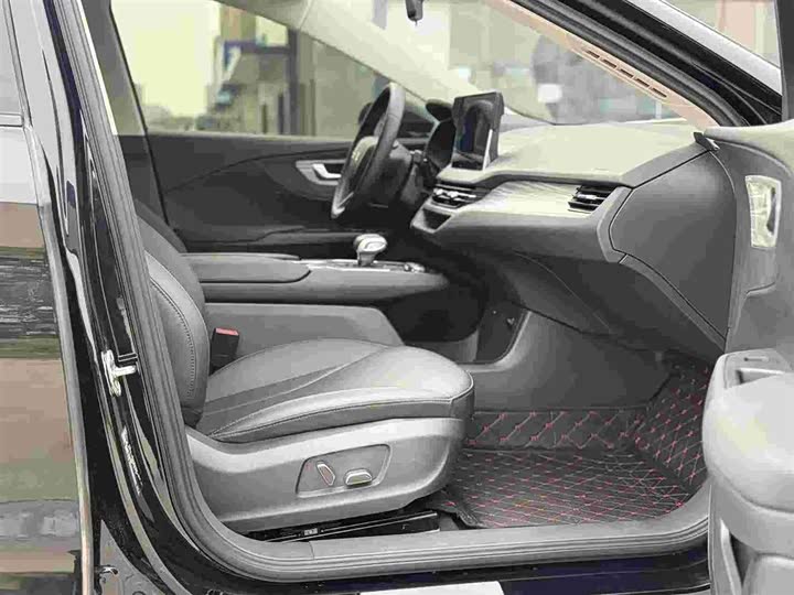 Фото 12 - Hongqi E-QM5