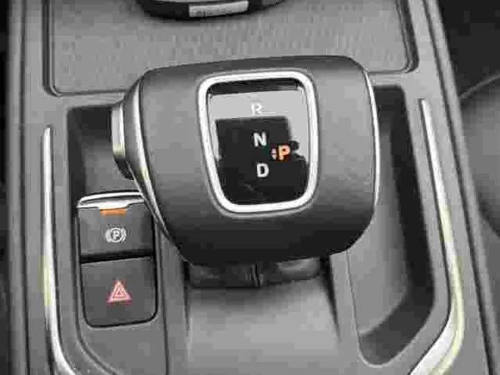 Фото 6 - Hongqi E-QM5