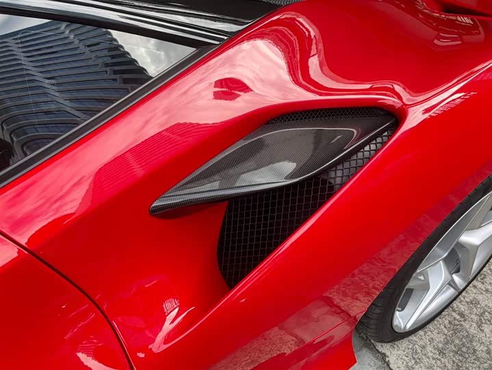 Фото 10 - Ferrari F8