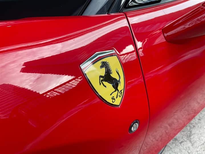 Фото 11 - Ferrari F8