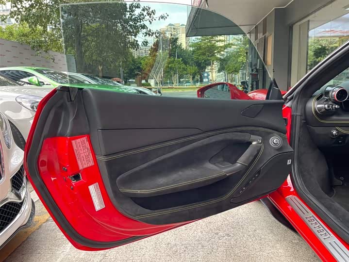 Фото 13 - Ferrari F8