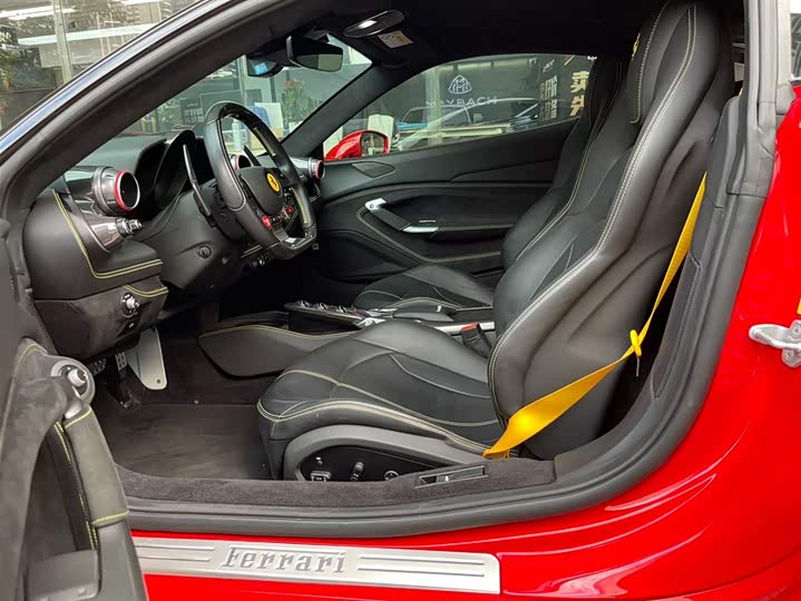 Фото 14 - Ferrari F8