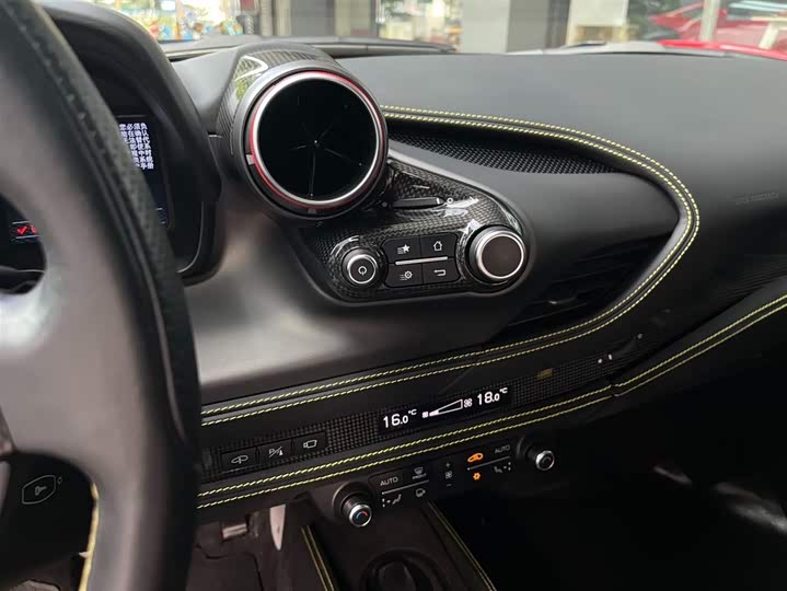 Фото 18 - Ferrari F8