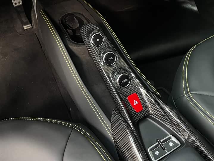 Фото 19 - Ferrari F8