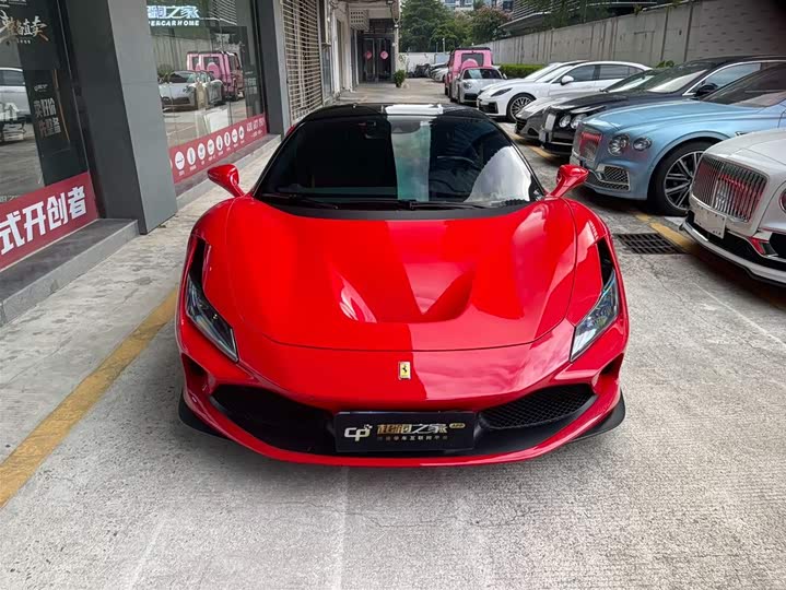 Фото 2 - Ferrari F8