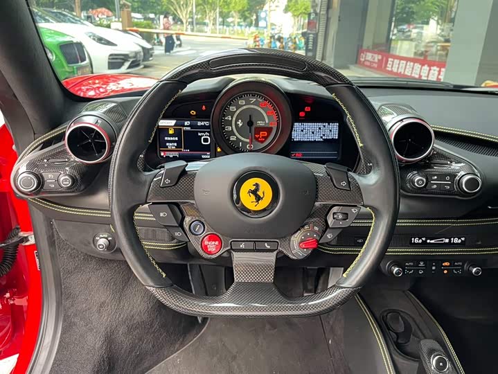 Фото 21 - Ferrari F8