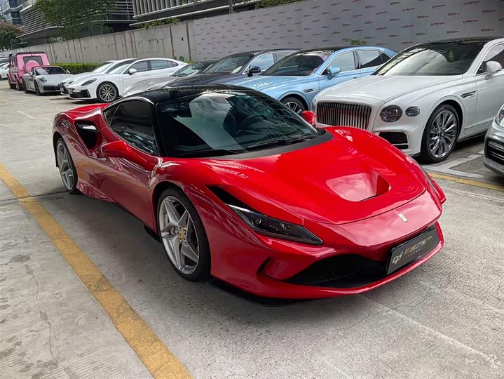 Фото 3 - Ferrari F8