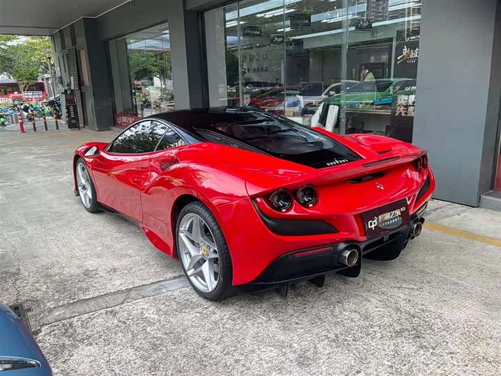 Фото 5 - Ferrari F8