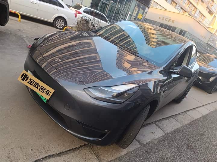 Фото 1 - Tesla Model Y