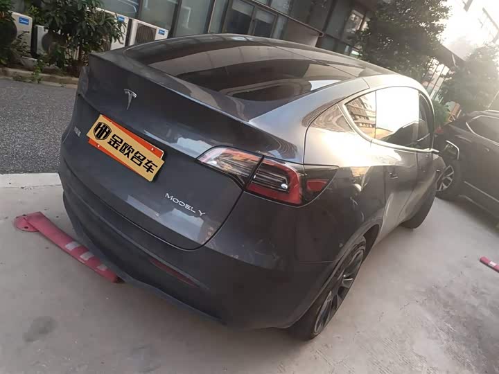 Фото 3 - Tesla Model Y