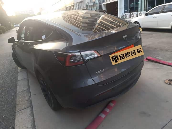 Фото 4 - Tesla Model Y