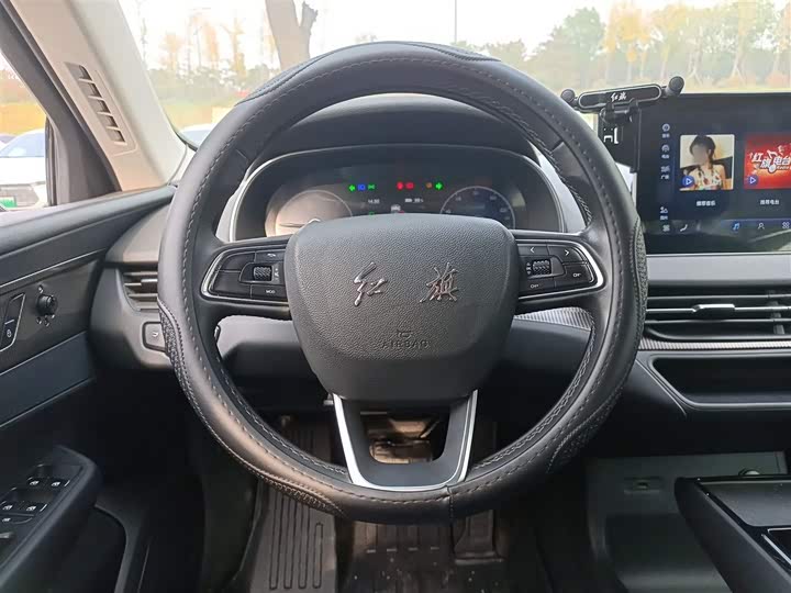 Фото 11 - Hongqi E-QM5