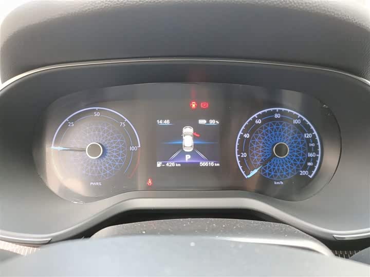 Фото 12 - Hongqi E-QM5