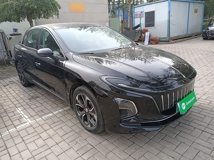 Фото 4 - Hongqi E-QM5