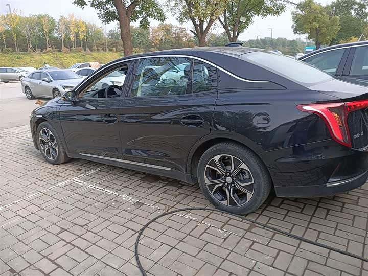 Фото 5 - Hongqi E-QM5