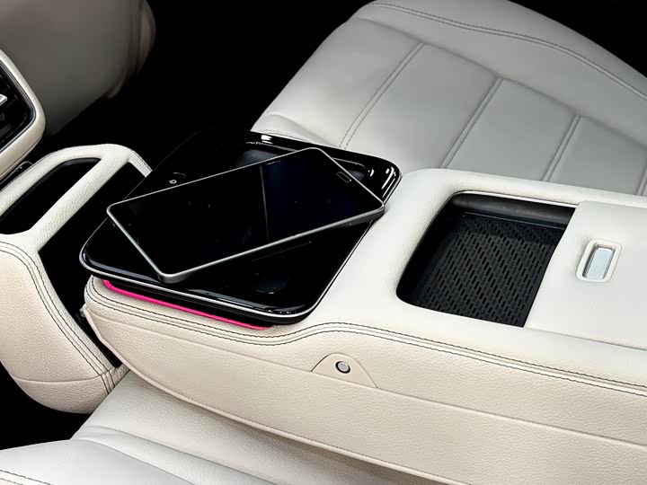 Фото 30 - Mercedes-Benz GLS-Class