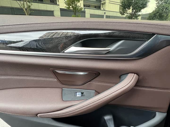 Фото 14 - BMW 5 Series