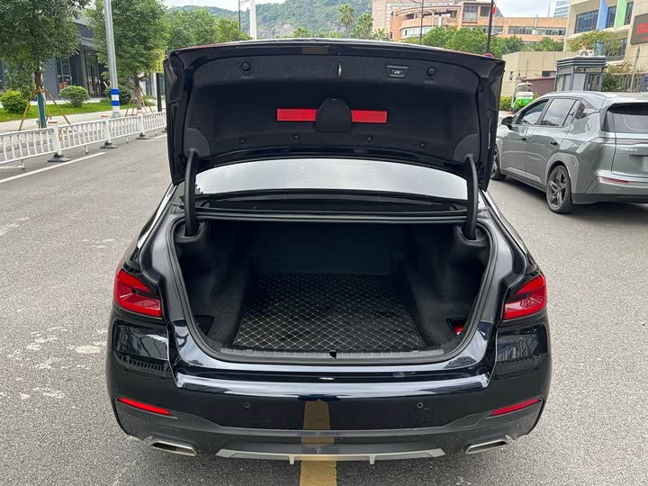 Фото 19 - BMW 5 Series