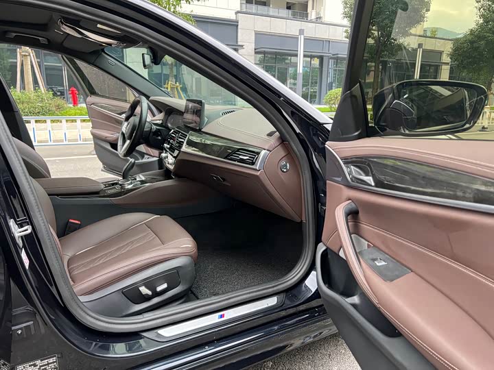 Фото 9 - BMW 5 Series