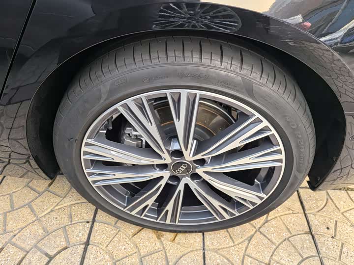 Фото 13 - Audi A6L