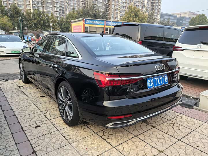 Фото 4 - Audi A6L