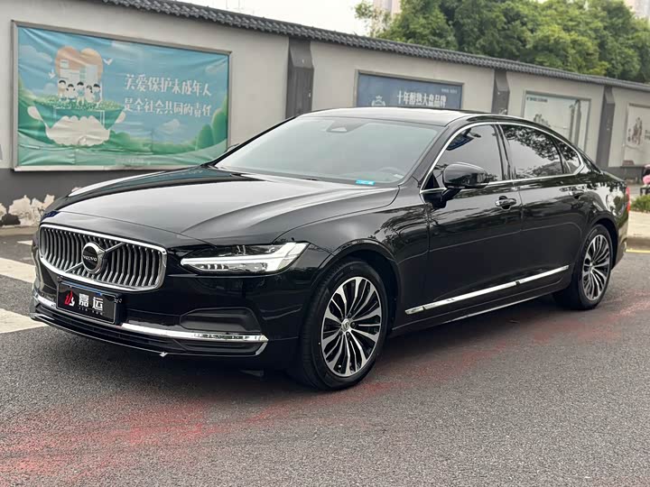 Фото 1 - Volvo S90