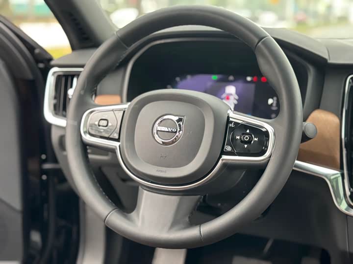 Фото 10 - Volvo S90