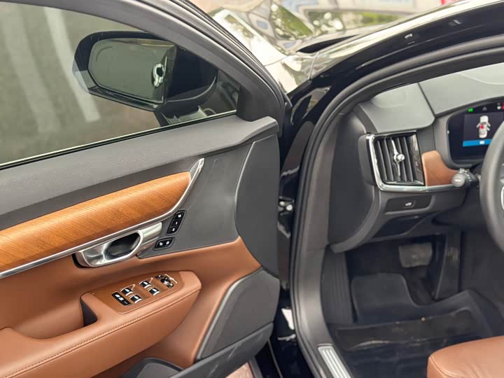 Фото 15 - Volvo S90