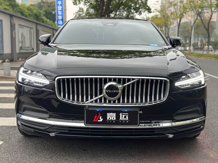 Фото 2 - Volvo S90