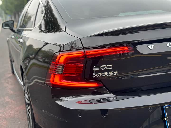 Фото 22 - Volvo S90