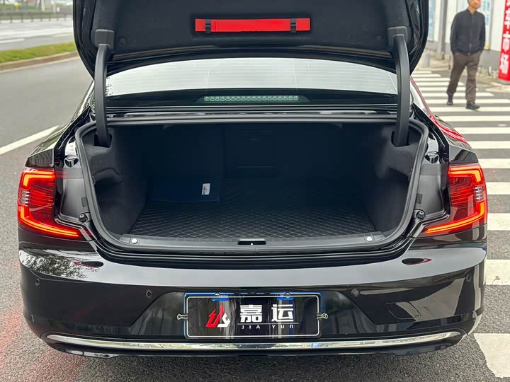 Фото 23 - Volvo S90