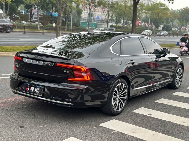 Фото 5 - Volvo S90