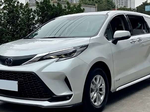 Фото 1 - Toyota Granvia