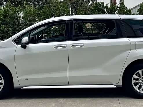 Фото 2 - Toyota Granvia