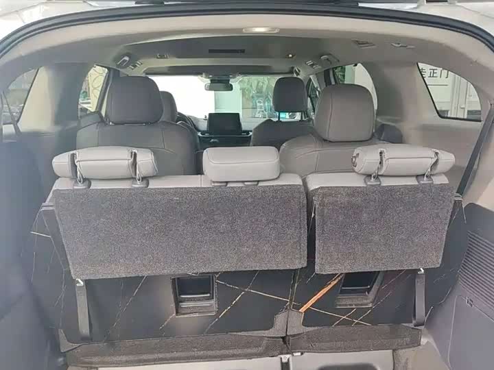 Фото 5 - Toyota Granvia