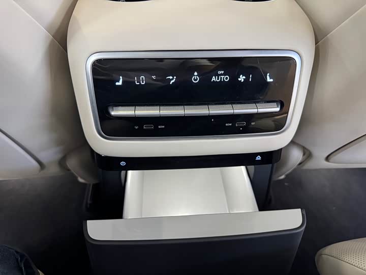 Фото 18 - LiXiang L9