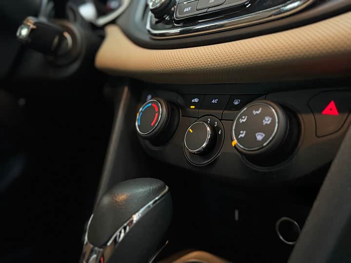 Фото 16 - Chevrolet Monza