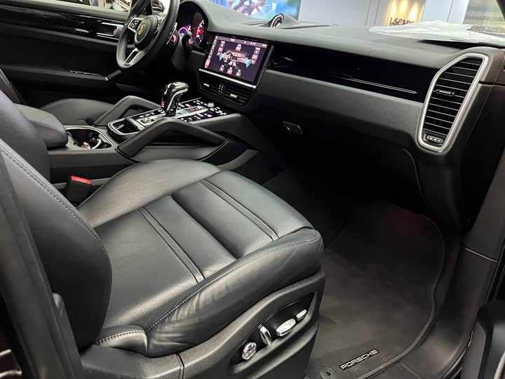 Фото 10 - Porsche Cayenne