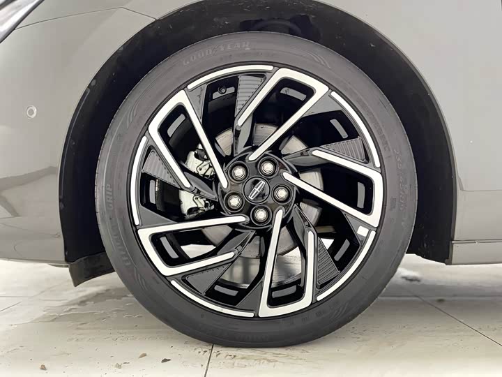 Фото 36 - Lincoln Z (Zephyr)