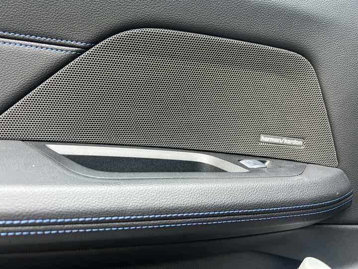 Фото 10 - BMW i4