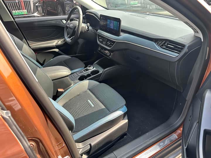 Фото 12 - Ford Focus